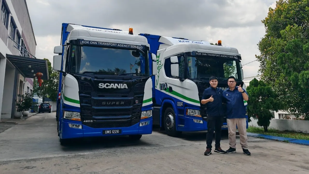 Representative from Kok Onn Transport Agency with a representative of Scania Malaysia in the handover ceremony.