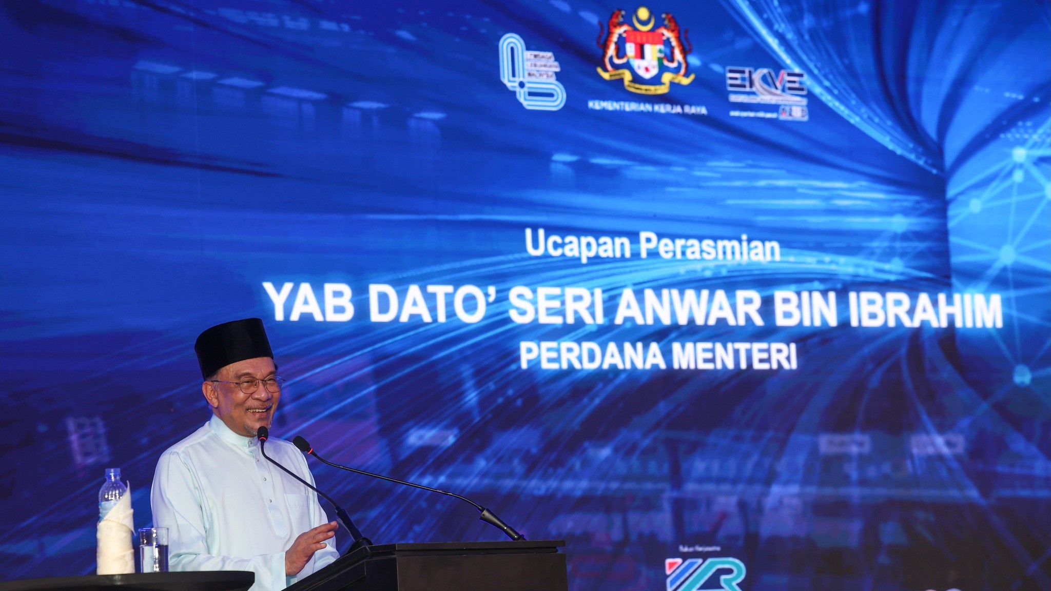 Prime Minister Anwar Ibrahim delivering his speech at the official launch of Section 1 of the East Klang Valley Expressway (EKVE) in Ampang.