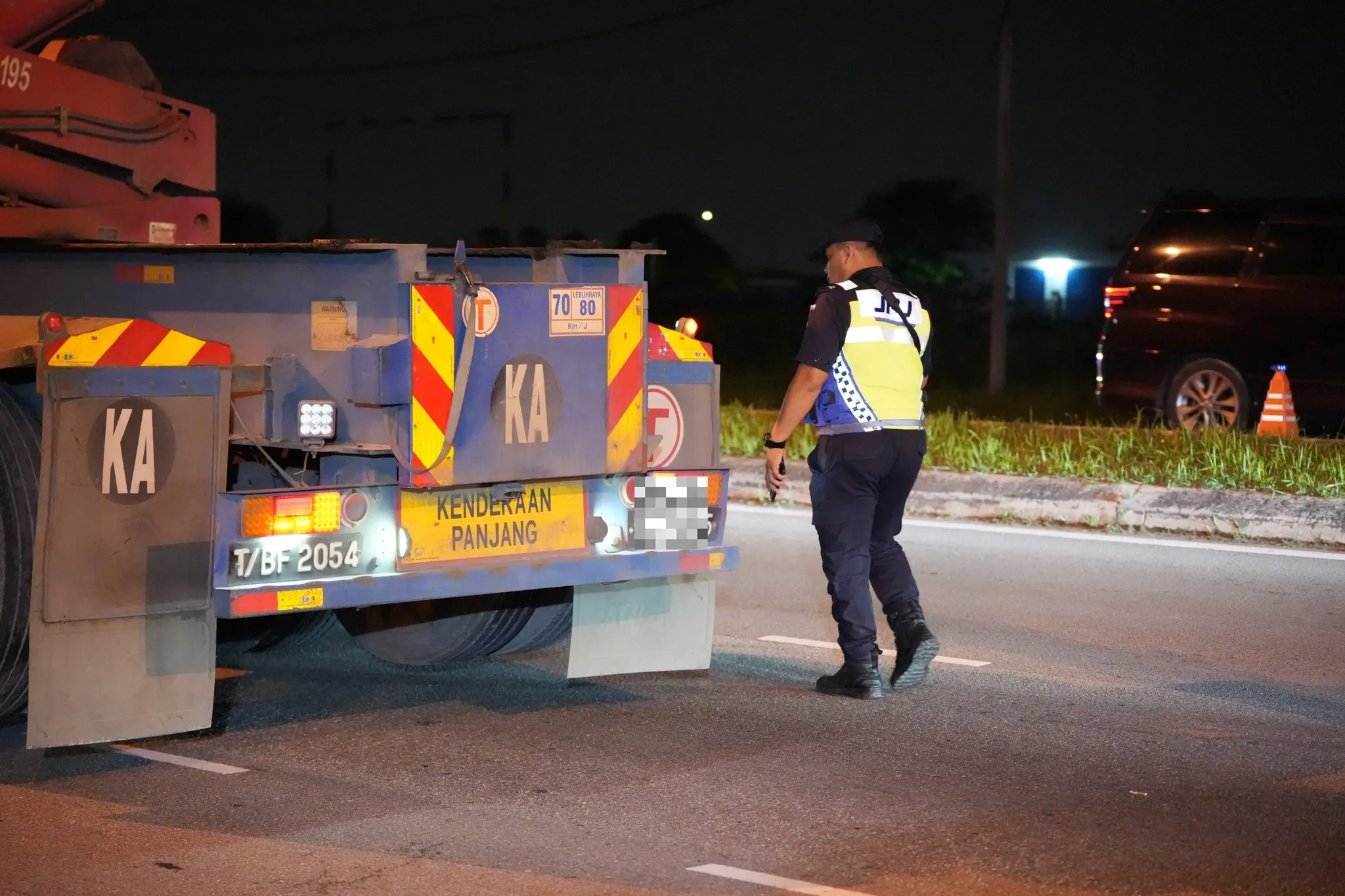 JPJ seizes overloaded lorries during nationwide operation October 2025