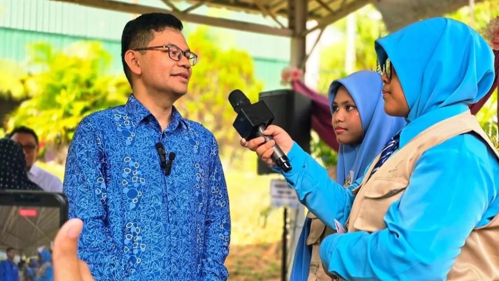 Economy Minister Akmal Nasrullah Mohd Nasir. Photo Credit: Akmal Nasir (Facebook)