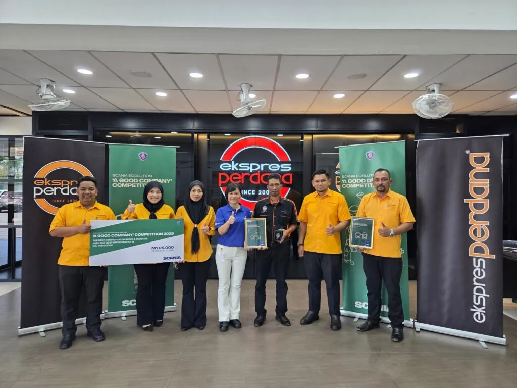 Tiara Pesona and Kamaazru Bin Husin winning Scania Ecolution 2025. (Photo Credit: Scania Malaysia)