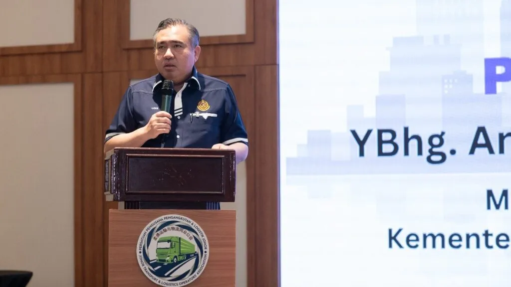 Transport Minister Anthony Loke speaking at the JoTran Transport & Logistics Industry Seminar 2026 at Ponderosa Golf & Country Resort. (Photo: JoTran)