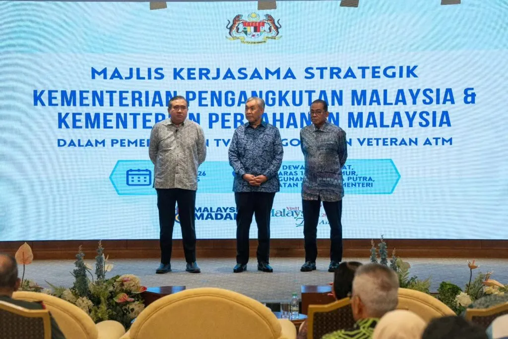 MOT, MINDEF agreement signing to launch a TVET programme for Malaysian veterans. (Photo: Ministry of Transport/Facebook)