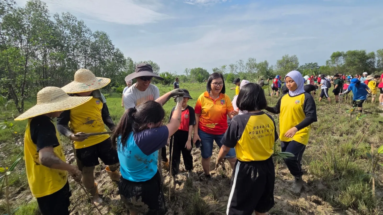 Mangrove planting event in Selangor, sponsored by Scania Malaysia. (Photo: Scania Malaysia)