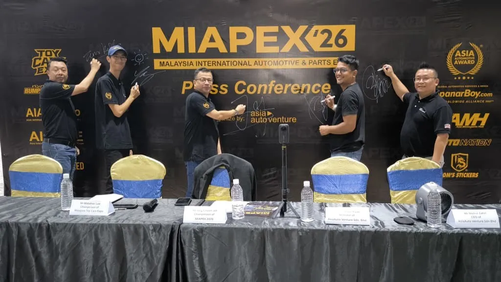 Organisers signing the backdrop banner during the official MIAPEX 2026 press conference event. (Photo: Kenny Lim/Truck & Bus News)